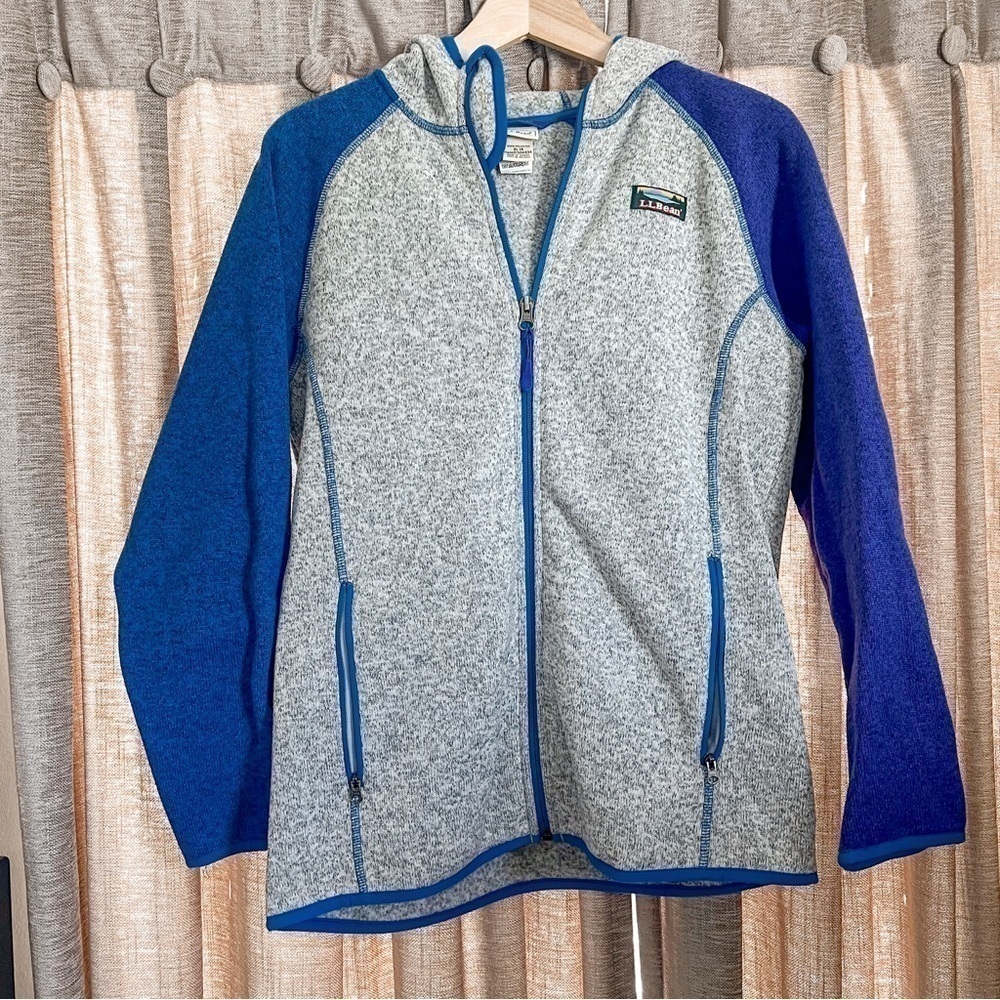 LL Bean Sweater Fleece Grey with Blue Accent Sleeve in Size Extra Large